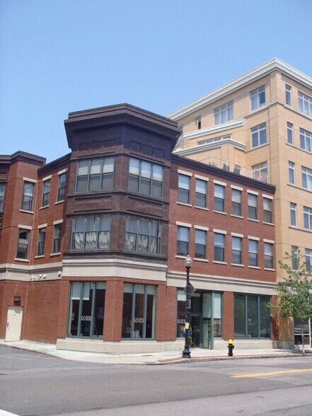 Building Photo - 35 Fay St