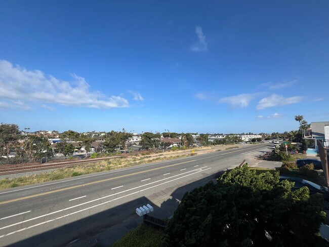 Building Photo - 811SV