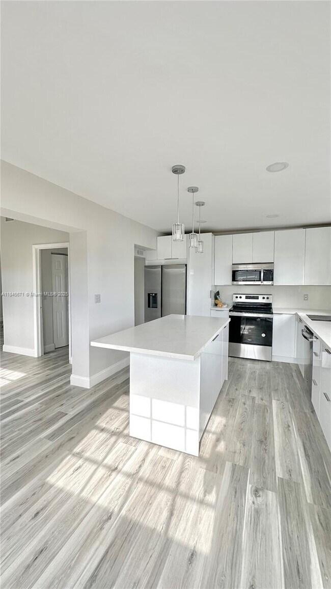 Building Photo - 8350 SW 32nd St