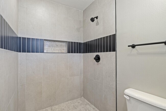 Building Photo - 1909 NE 52nd St