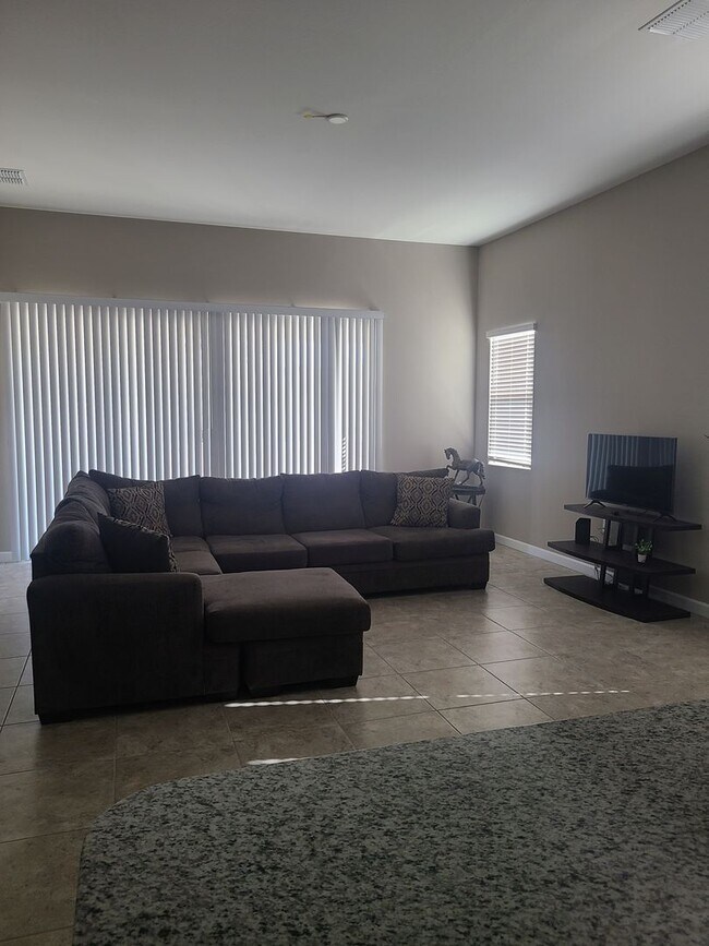 Building Photo - 4 Bedroom, 3 Bathroom Luxury Home in Torte...