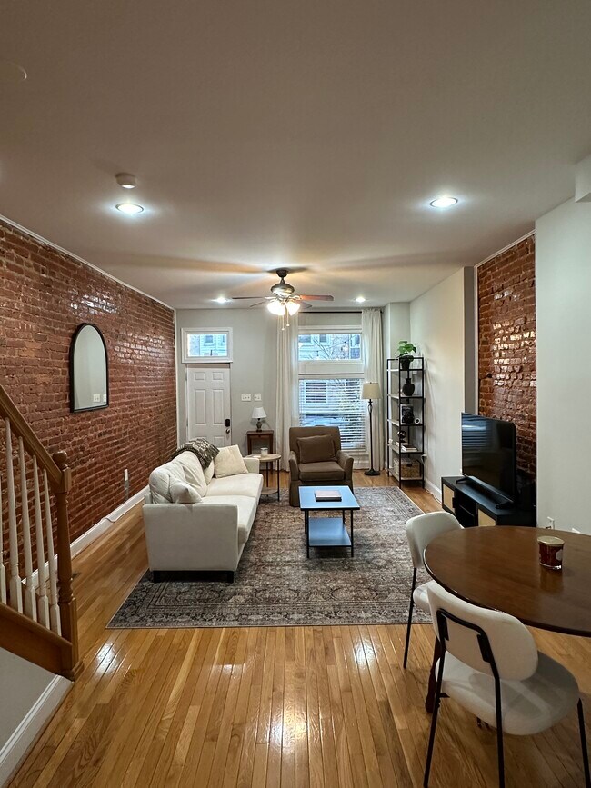 Building Photo - 37 S Ellwood Ave