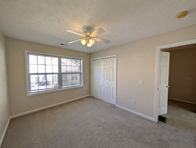 Building Photo - Great Location Swannanoa Townhome