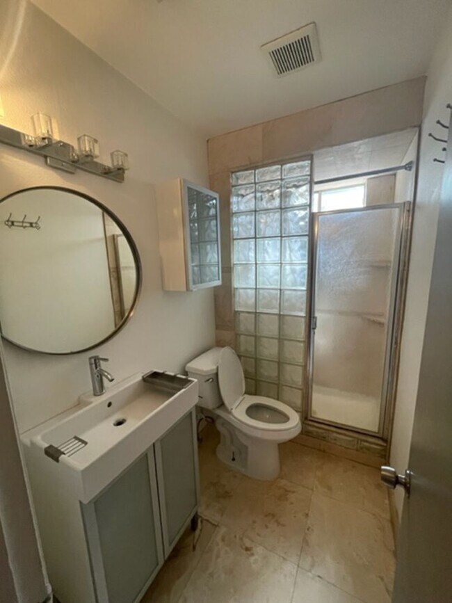 Building Photo - Charming 3 Bedroom Home | Oversized Backyard on Corner Lot