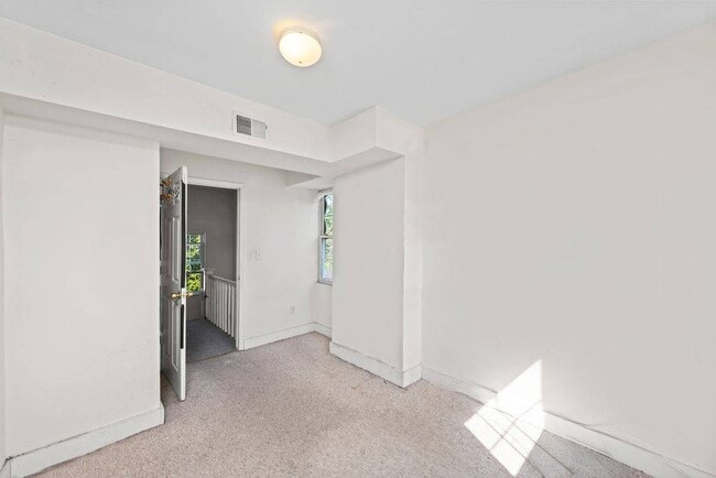 Building Photo - 143 Beach St