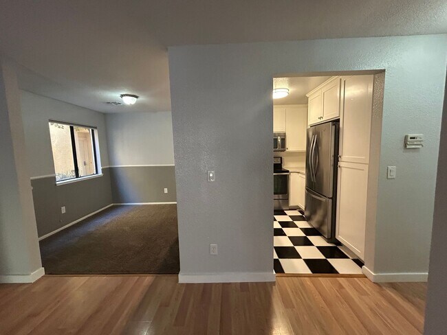 Building Photo - 3424 Vintage Dr