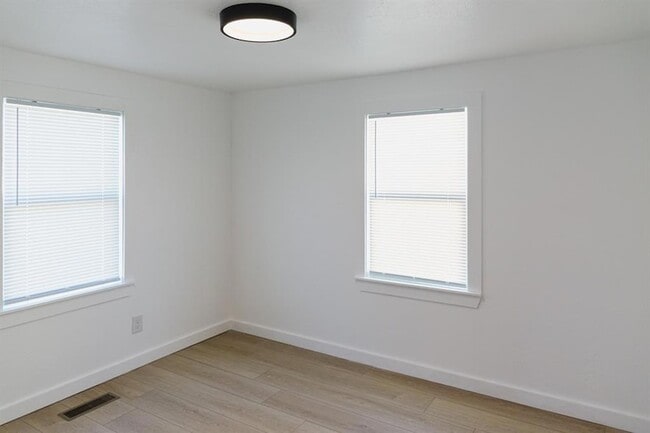 Building Photo - 2412 SE 47th St