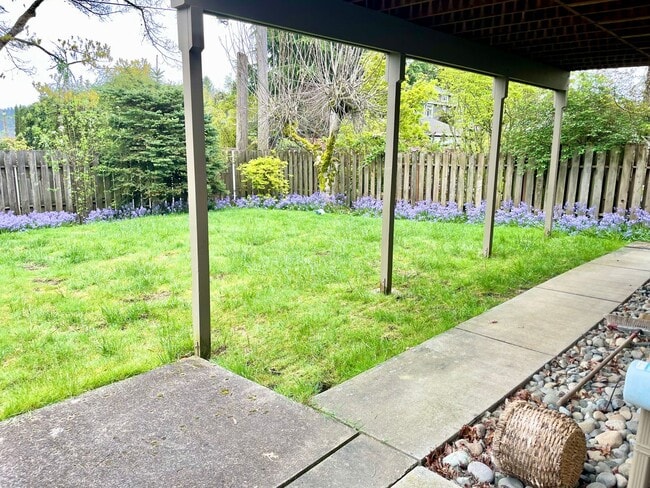 Building Photo - Charming lower level of home