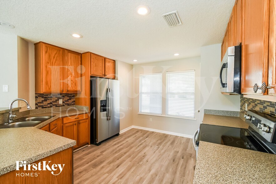 Building Photo - 9634 Hazel Lake Dr