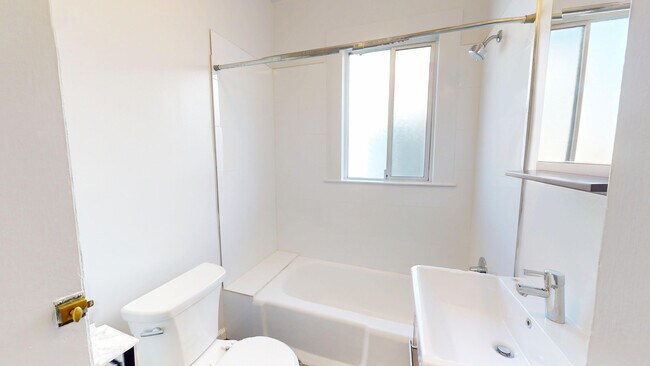 Building Photo - 1046 Mason St