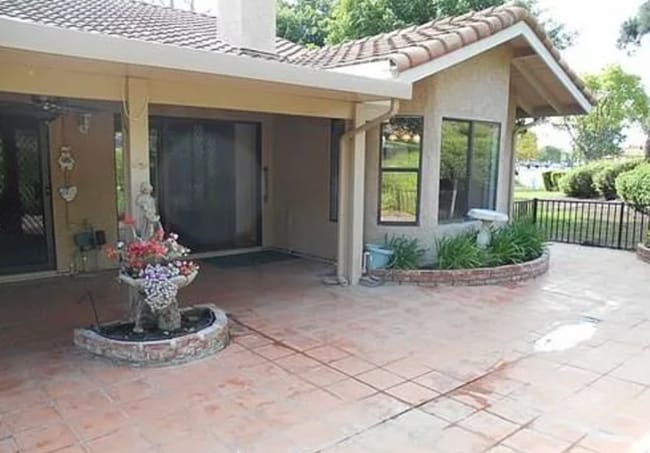 Building Photo - 15657 Caldas De Reyes