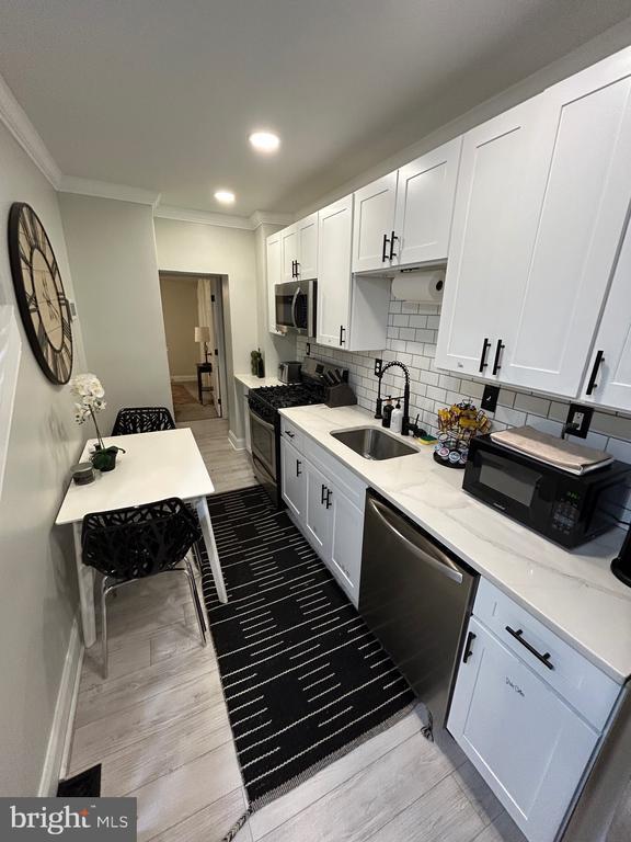 Building Photo - 616 S Rose St