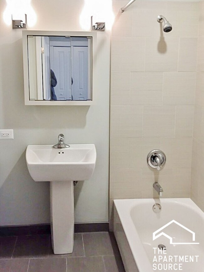 Building Photo - 3856 N Southport Ave