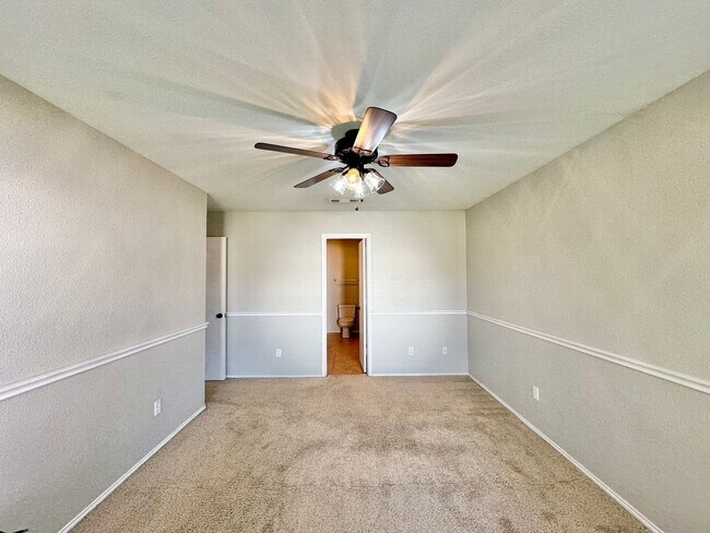 Building Photo - Discover the charm of this 3 bed 2 bath ex...