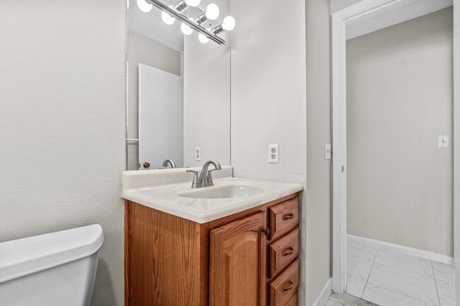 Building Photo - 4640 Rosewood Tree Ct
