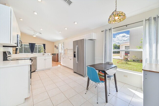 Building Photo - AVAILABLE June 1 - Single Family Pool Home in the Heart of Three Oaks