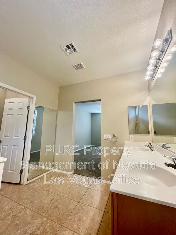 Building Photo - 10445 Orchard Ladge St