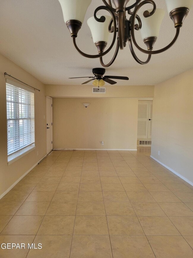 Building Photo - 305 Garden Grove Ln