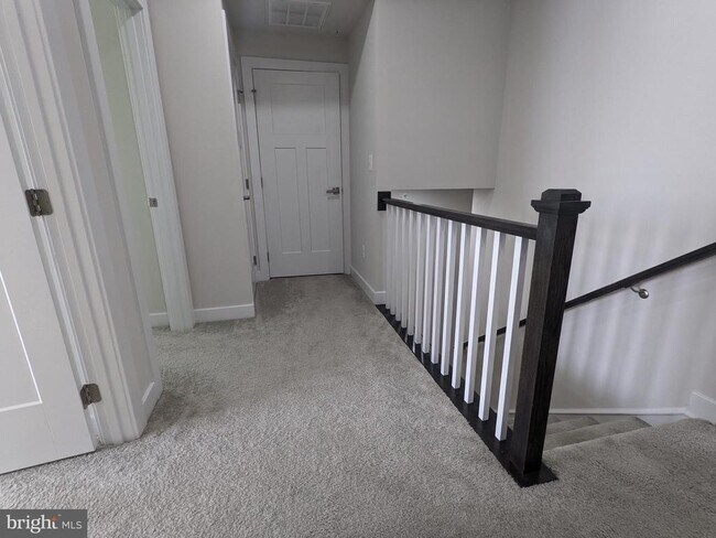 Building Photo - 42593 Burbank Terrace