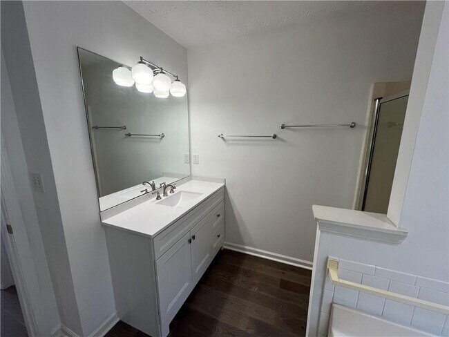 Building Photo - 678 Arbour Way