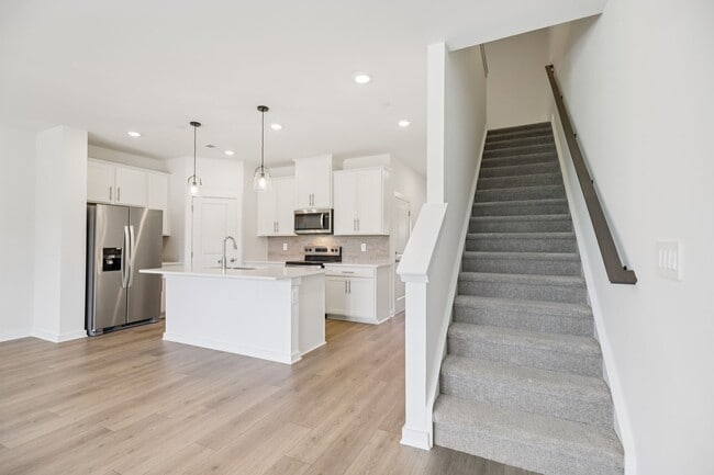 Building Photo - 7167 Cedarcrest Ct