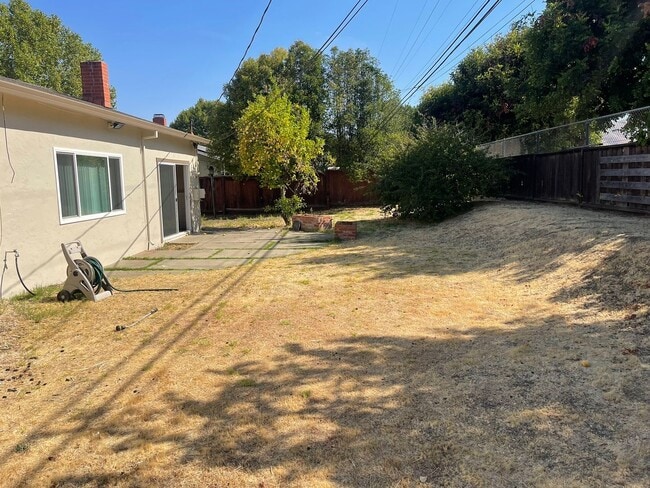 Building Photo - Concord Beautiful 3 bedroom 2 bath home, 1...