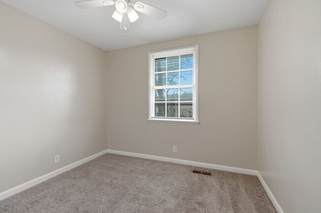 Building Photo - Charming 2-Story Bellevue Townhome in Nashville
