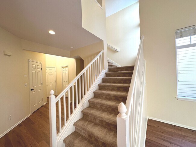 Building Photo - 3Bd/2.5Ba Kirkland House