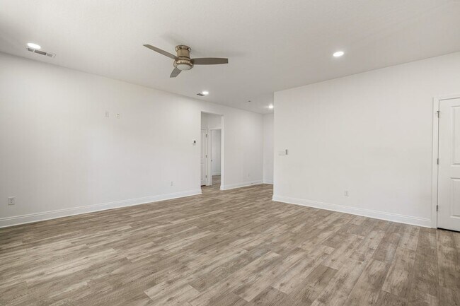 Building Photo - 4902 Kensington Ln