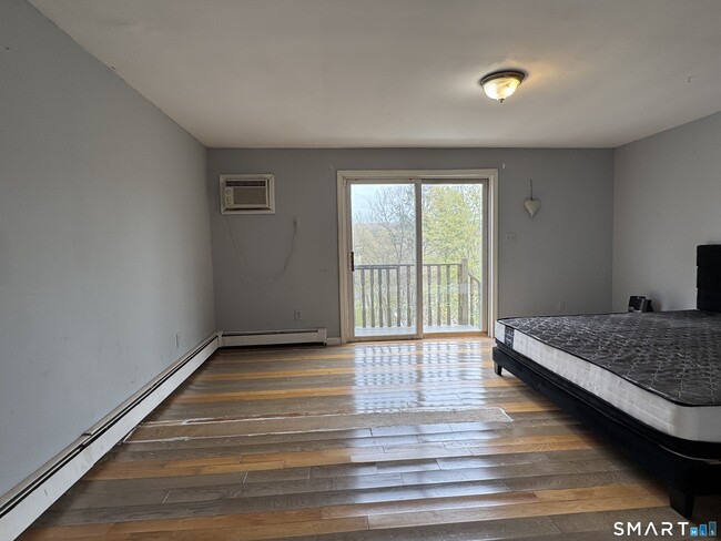 Building Photo - 158 River Rd