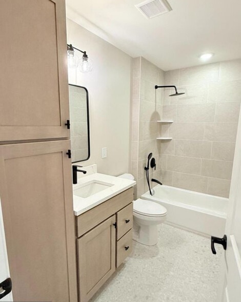Bathroom 2 - 2511 Manton St