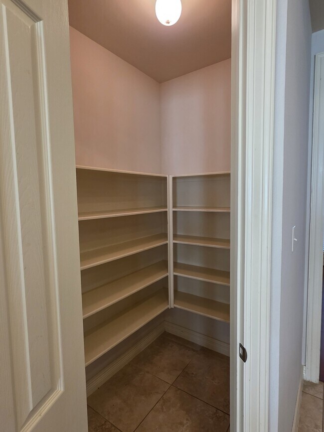 Building Photo - 7006 Paxton Ct