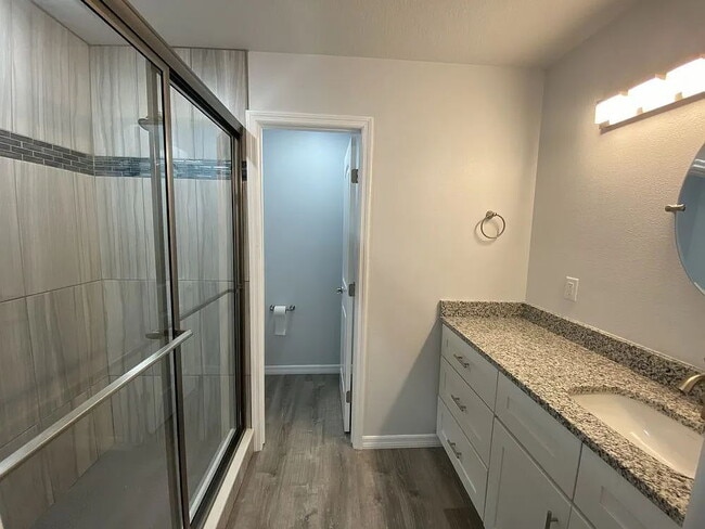 Building Photo - Waterfront 3 bedroom townhome with dock!