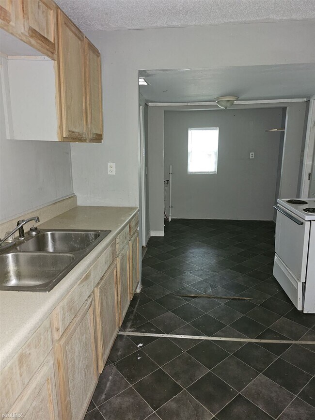 2 br, 1 bath House 1012 Pine Street 1012 Pine St Fort Valley GA 31030 Apartment Finder