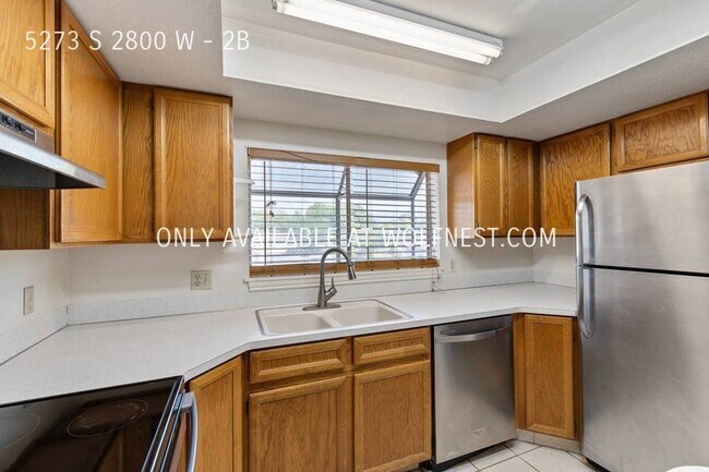 Building Photo - No Deposit Option! Lovely 3 Bedroom Roy Ap...