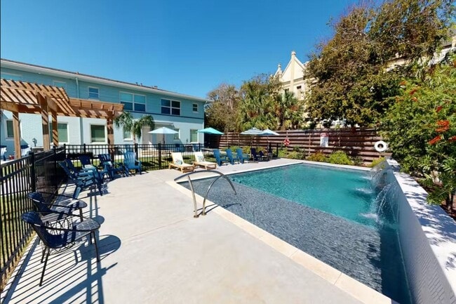 Building Photo - FULLY FURNISHED 2BD/1.5BA ready for occupancy!