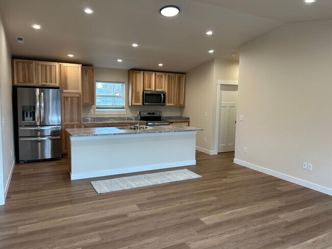 Building Photo - 2Br 2Full Baths and 2 walk in closets-privacy and space. Move in special $500 off first full mont...