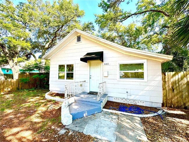 Primary Photo - 665 26th Ave S