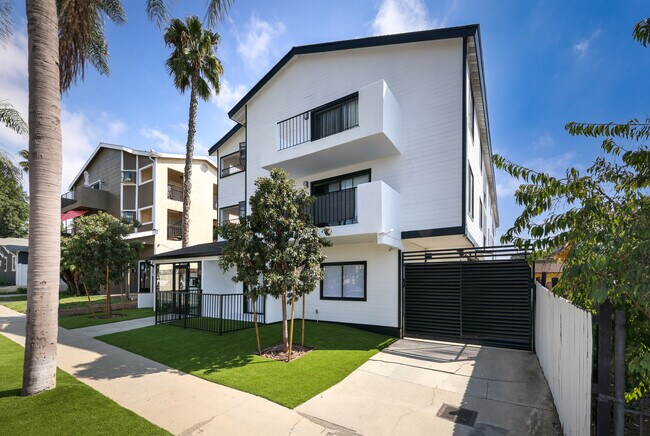Primary Photo - 1410 Coronado Ave