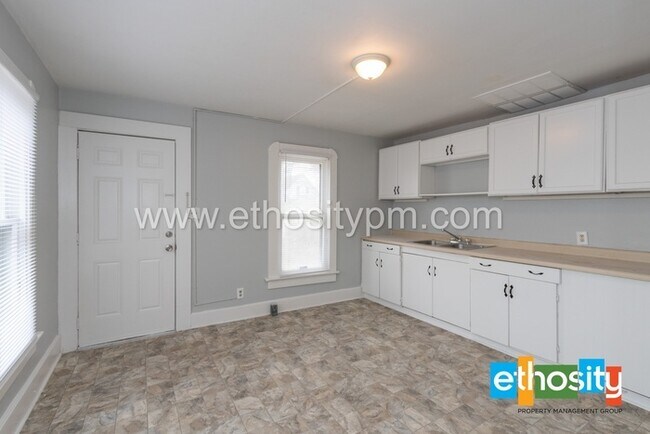 Building Photo - 2142 Webb St, Indianapolis, IN