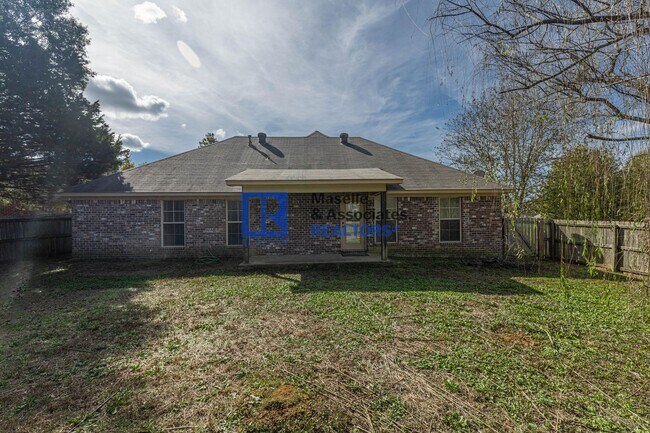 Building Photo - 3 Bed / 2 Bath home in Harvey Crossing