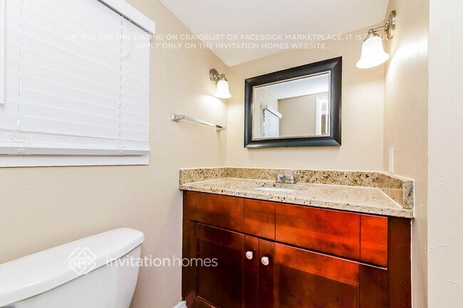 Building Photo - 6218 Nutmeg Ave