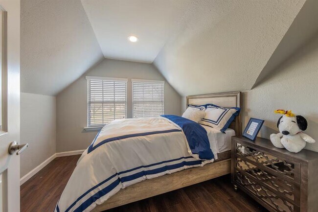 Building Photo - 1212 N Main St