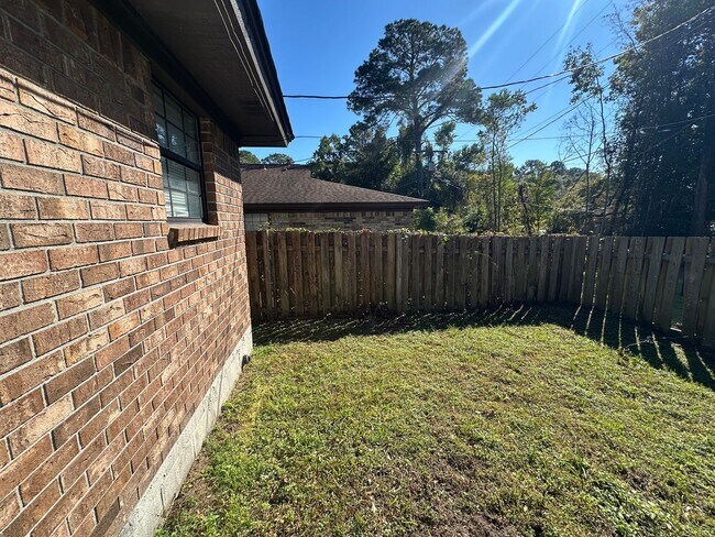 Building Photo - Harmon Creek