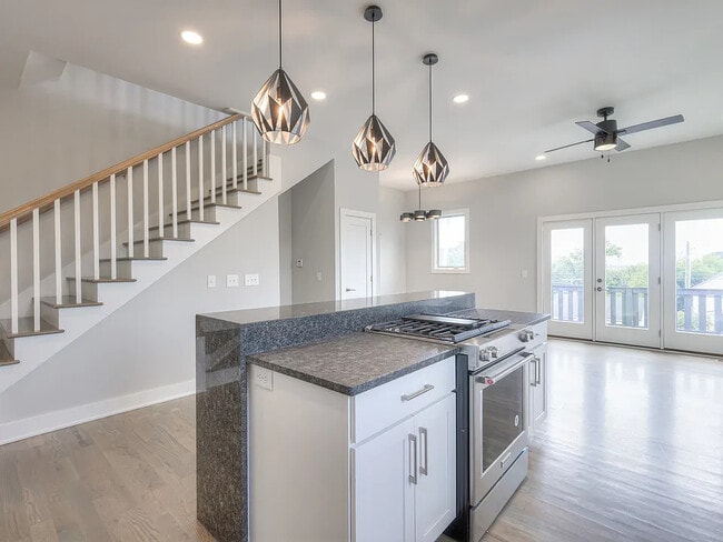Building Photo - 2137 Buena Vista Pike