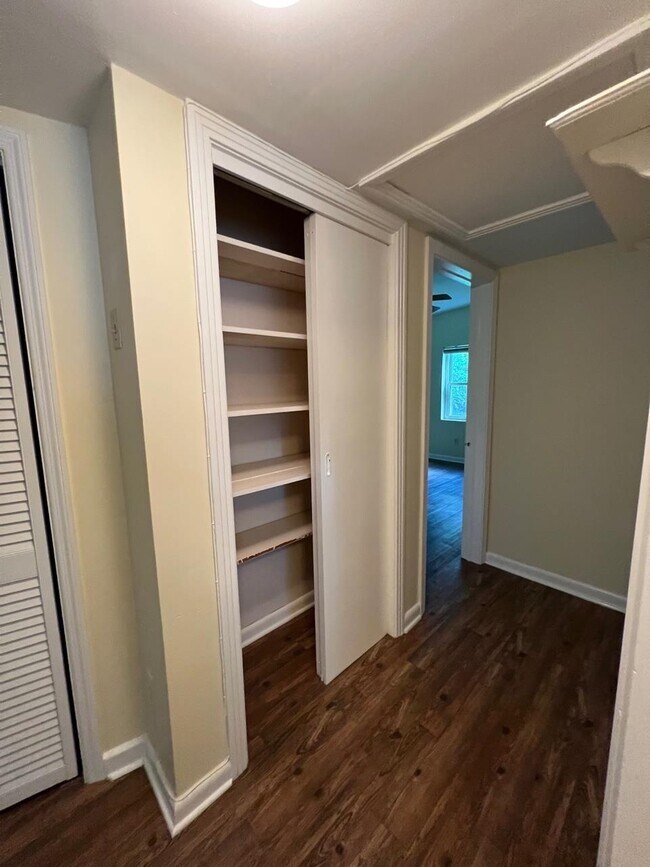 Building Photo - 2002 Chowkeebin Nene