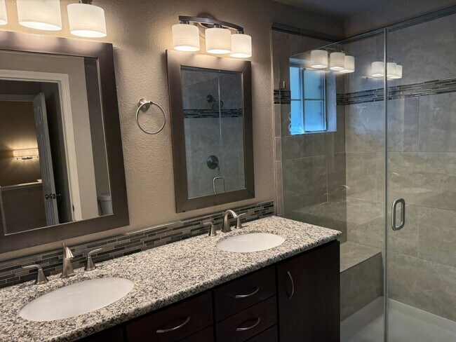 Building Photo - Beautiful 3-Bedroom Condo with Private Out...