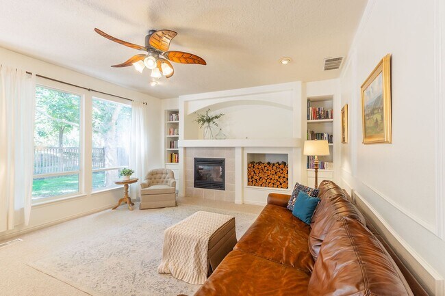 Building Photo - 3 Bed 2.5 Bath In The Heart Of Eagle