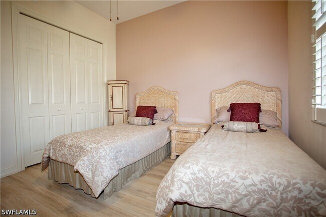 Building Photo - 825 Bentwater Cir