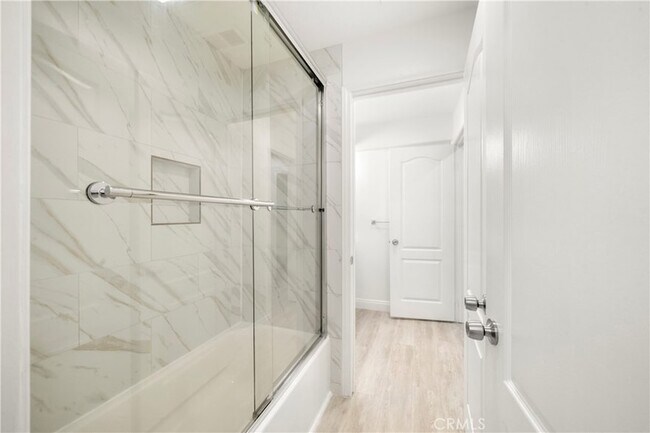 Building Photo - 352 Y Pl